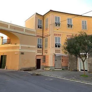 Guest house B&B Giardinidivale A 2 Chilometri Da Finale Ligure Borgio Verezzi Italy