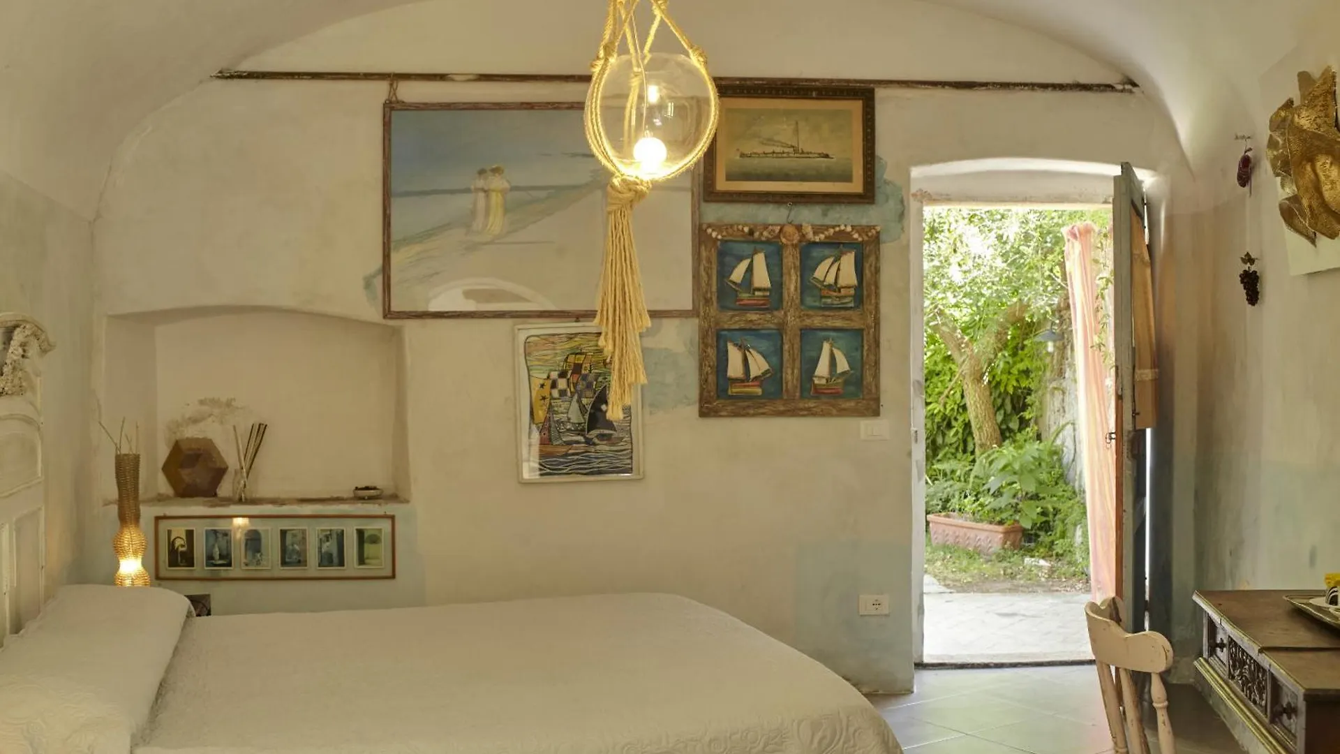 Guest house B&B Giardinidivale A 2 Chilometri Da Finale Ligure Borgio Verezzi Italy